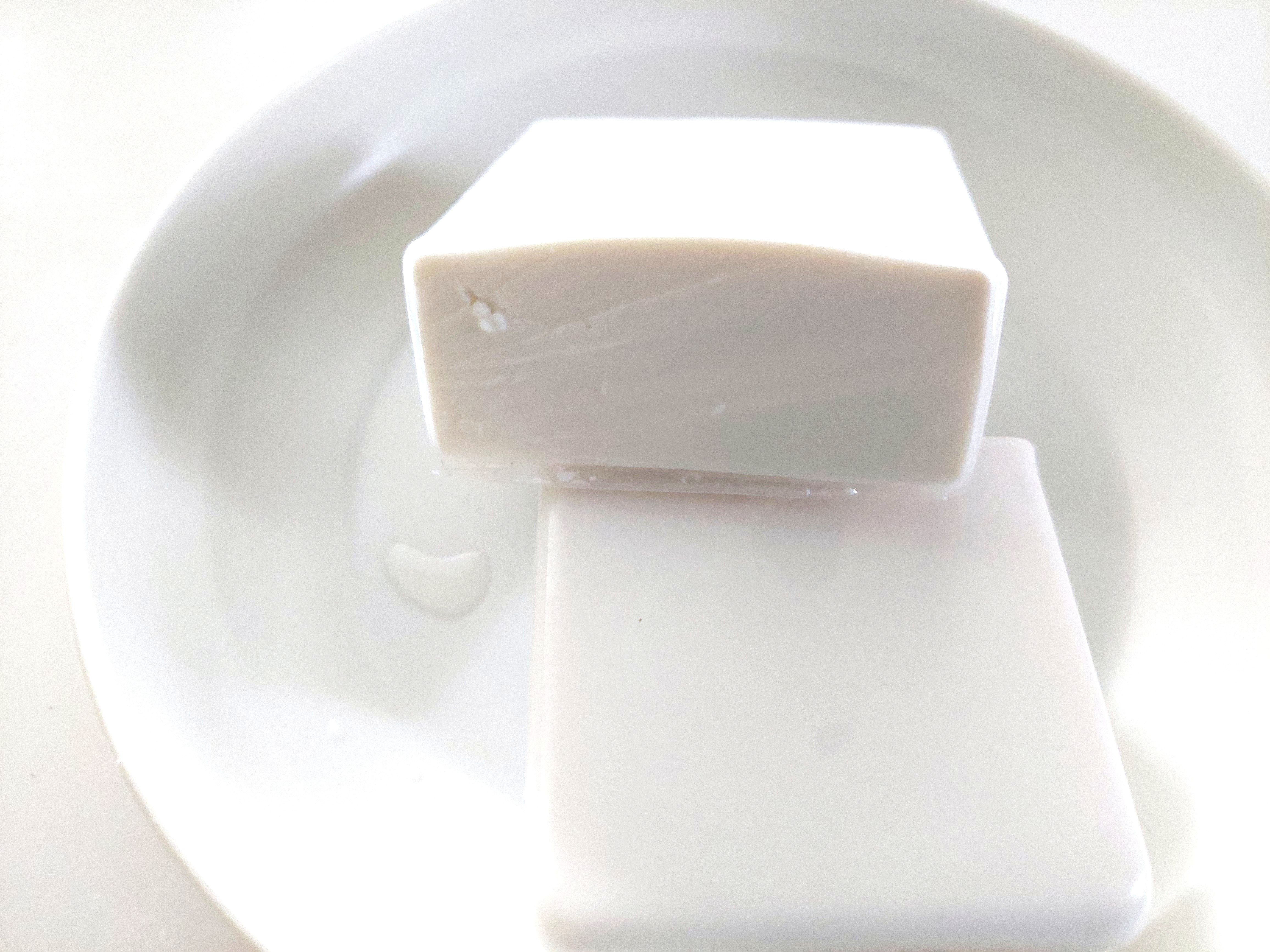 コープ「国産大豆絹ごし豆腐（充填豆腐）」断面