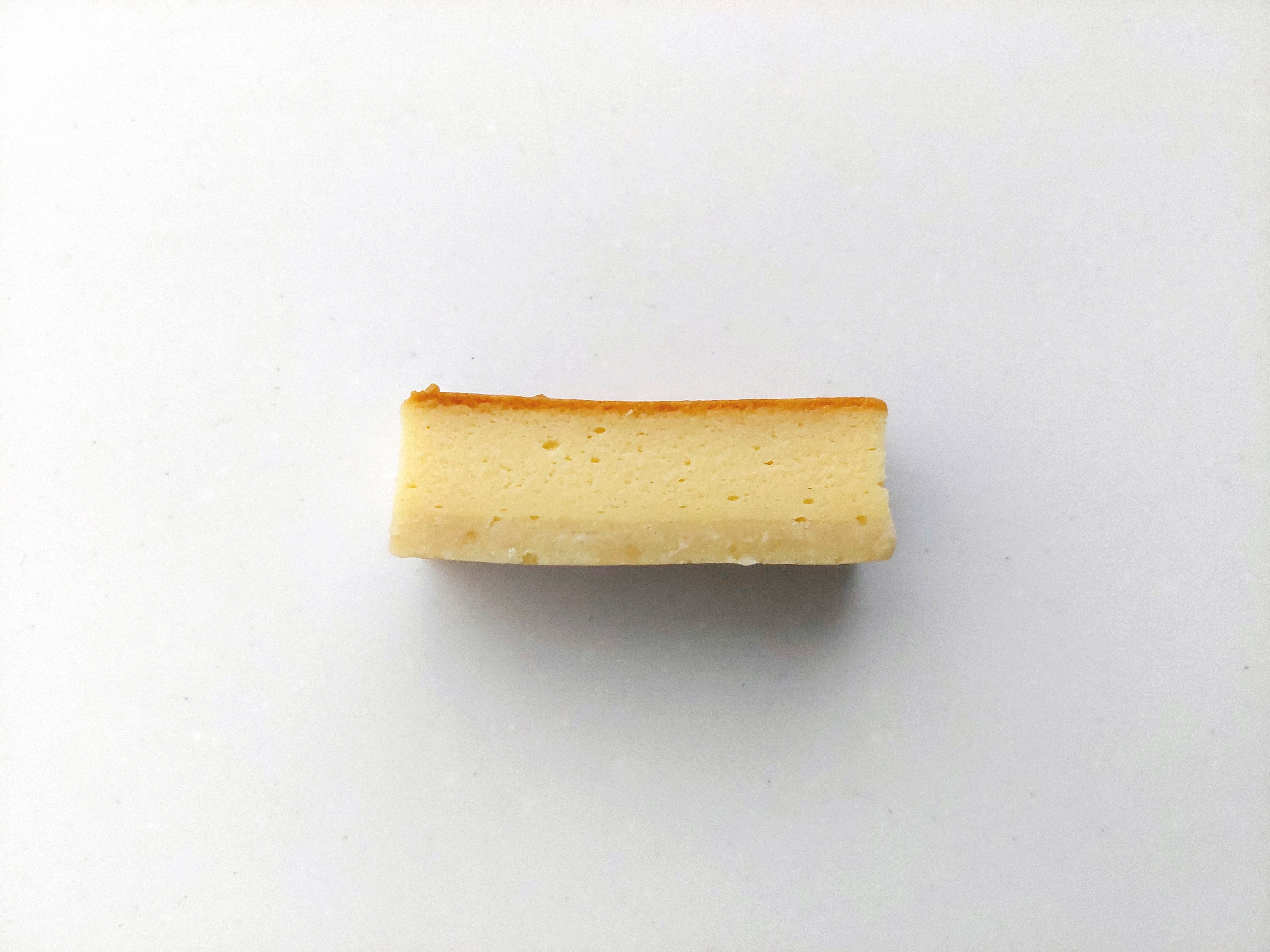 コープ「切れてるベイクドチーズケーキ」横