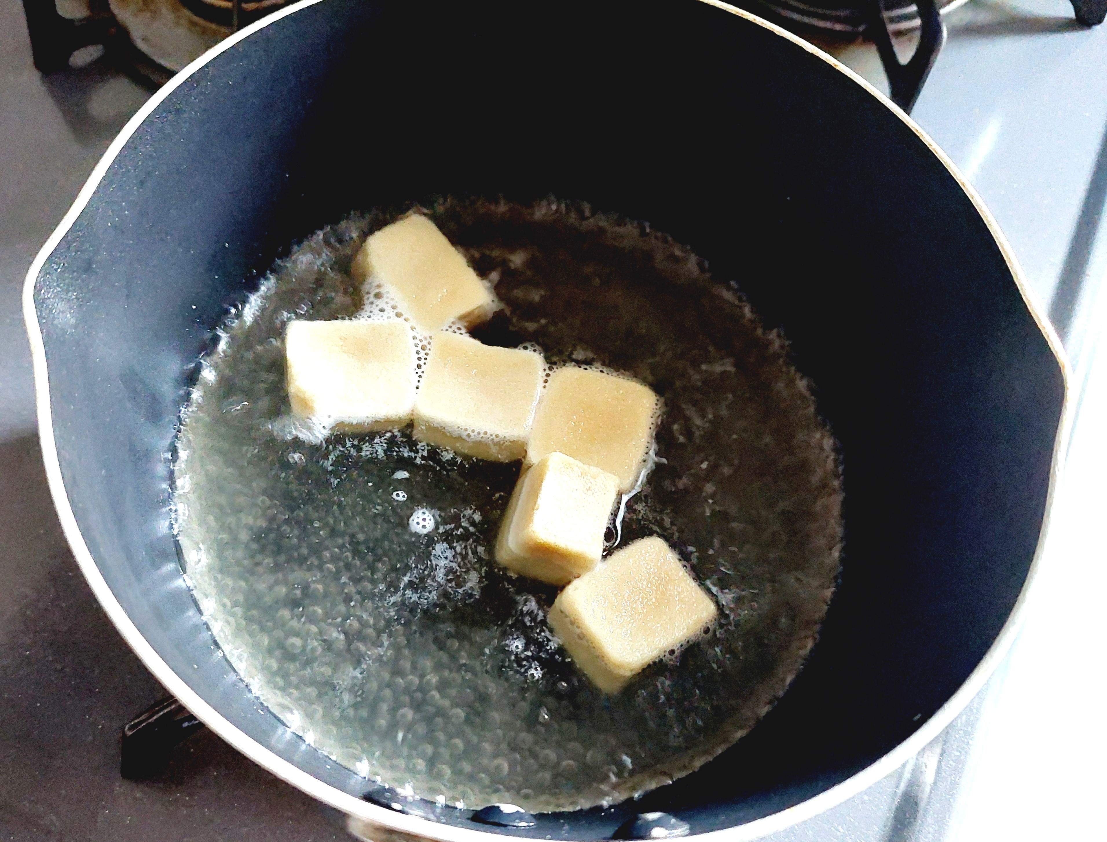 コープ「ひとくちこうや豆腐だし付き」煮る
