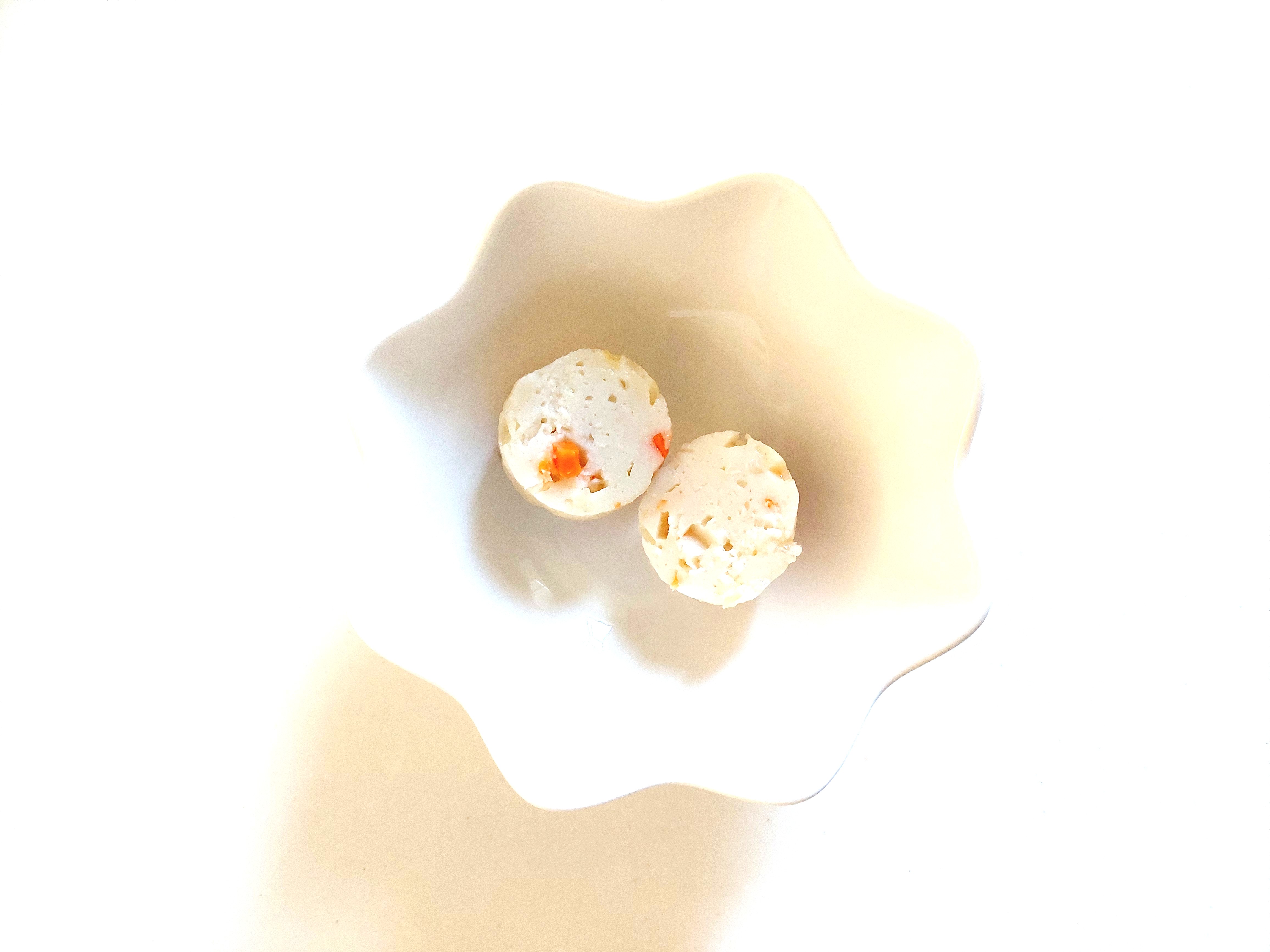 コープきらきらステップ「北海道産白身魚と国産野菜のふんわりつみれ」半分に切ってみた