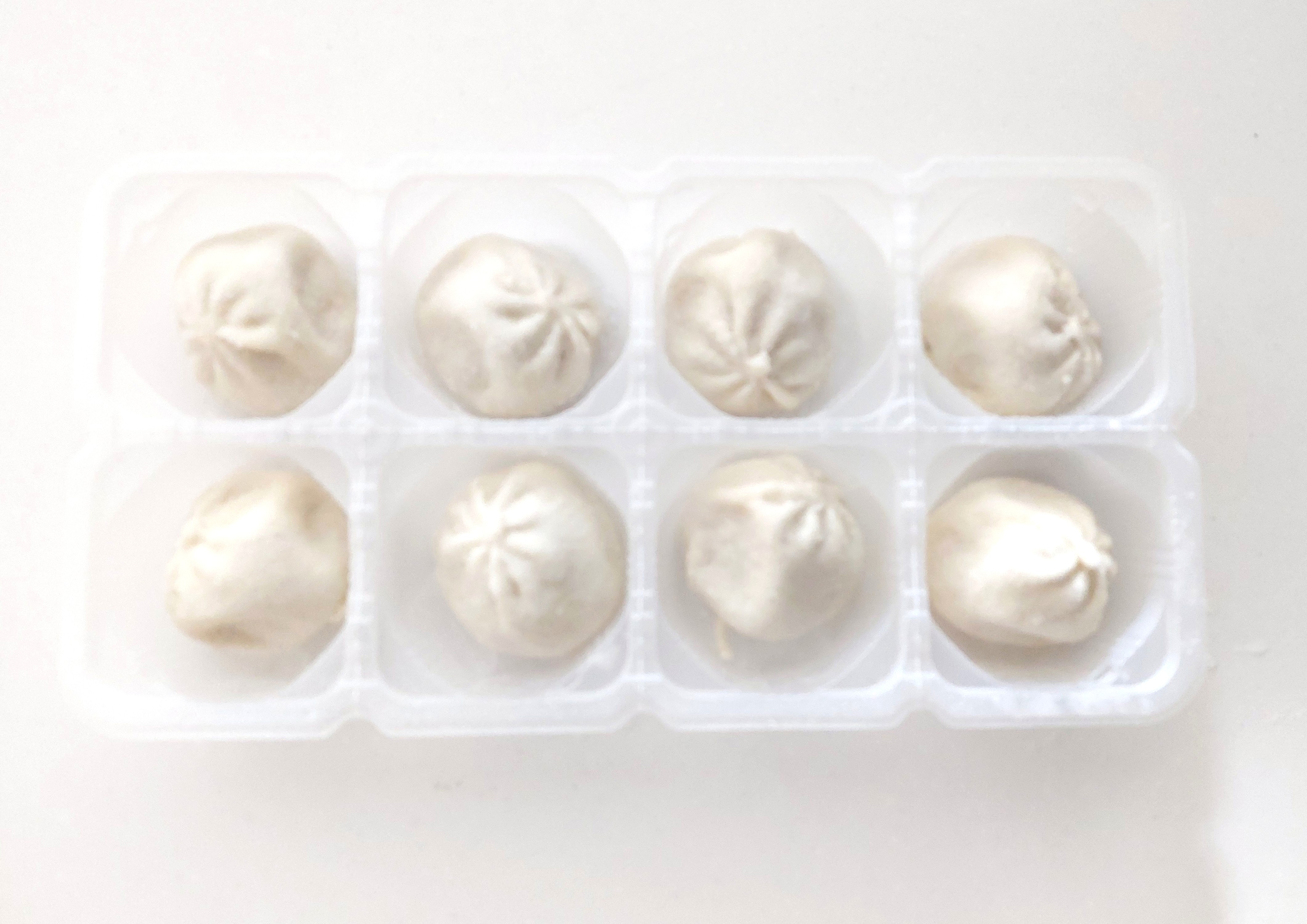 コープ「レンジで！生姜香る小籠包」凍ったままの中身の画像