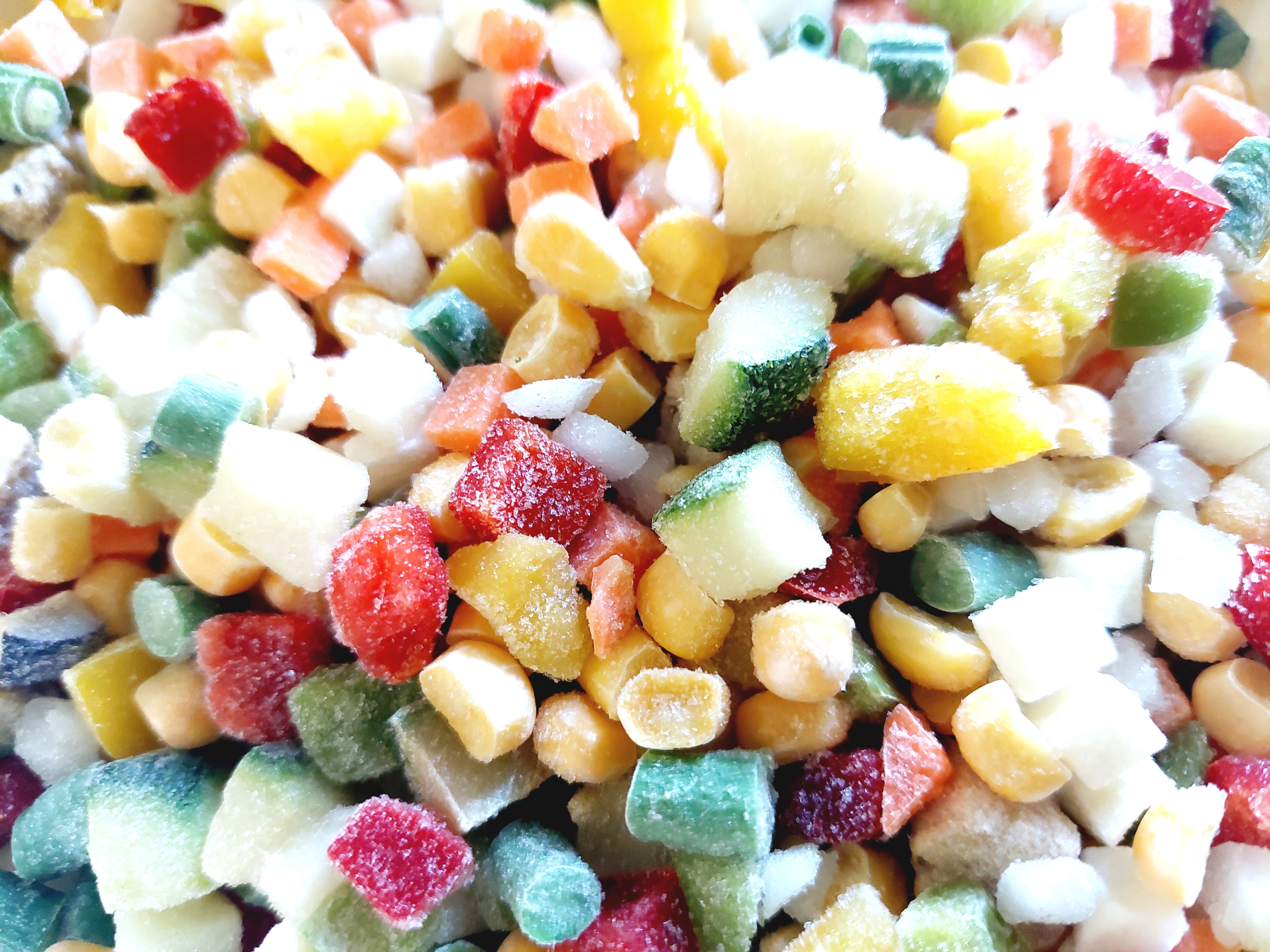 コープ「彩り１０種のミックスベジタブル」凍ったままアップ