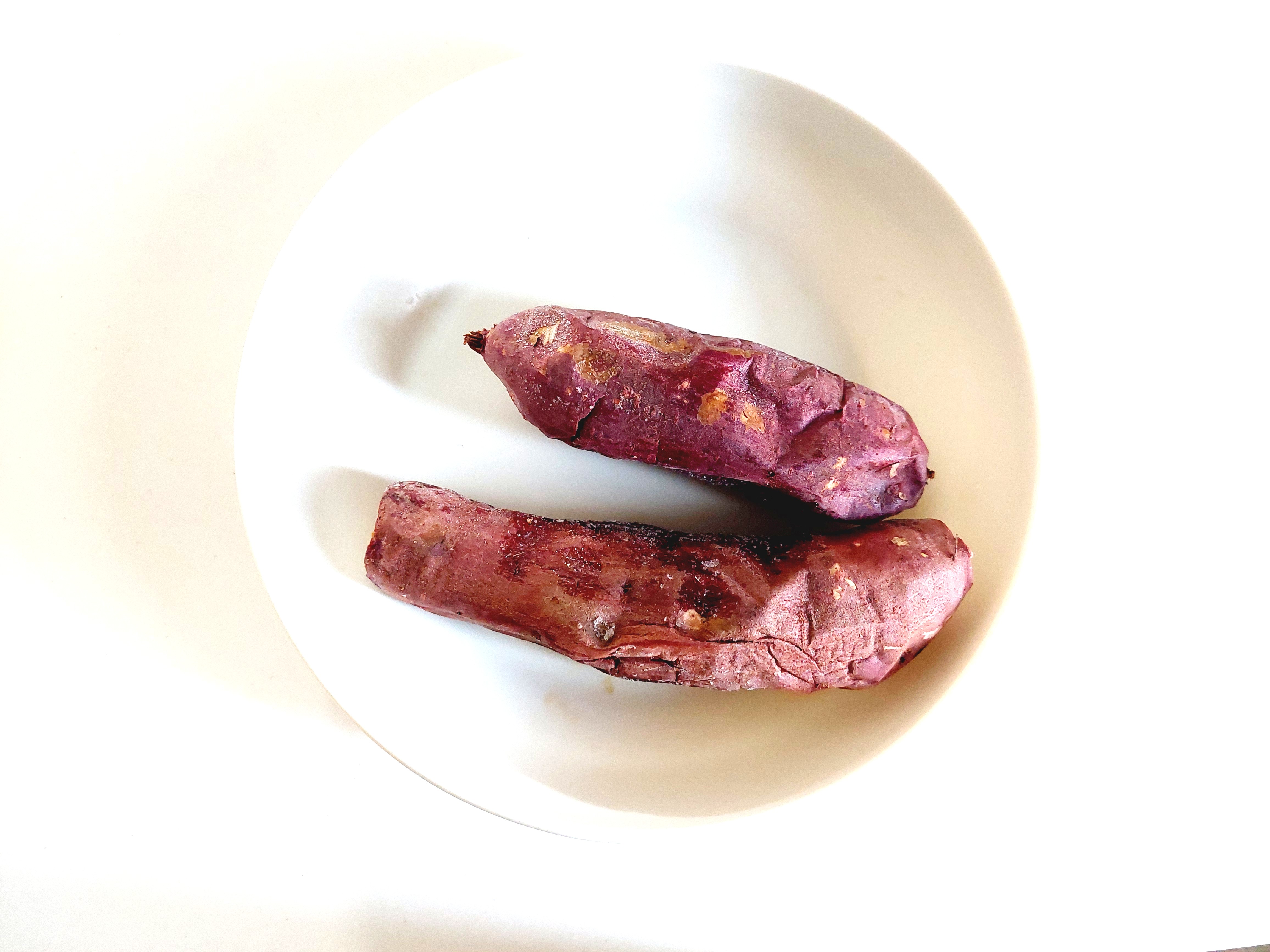 コープ「茨城県産紅はるかのねっとり焼いも」凍ったままの中身の画像