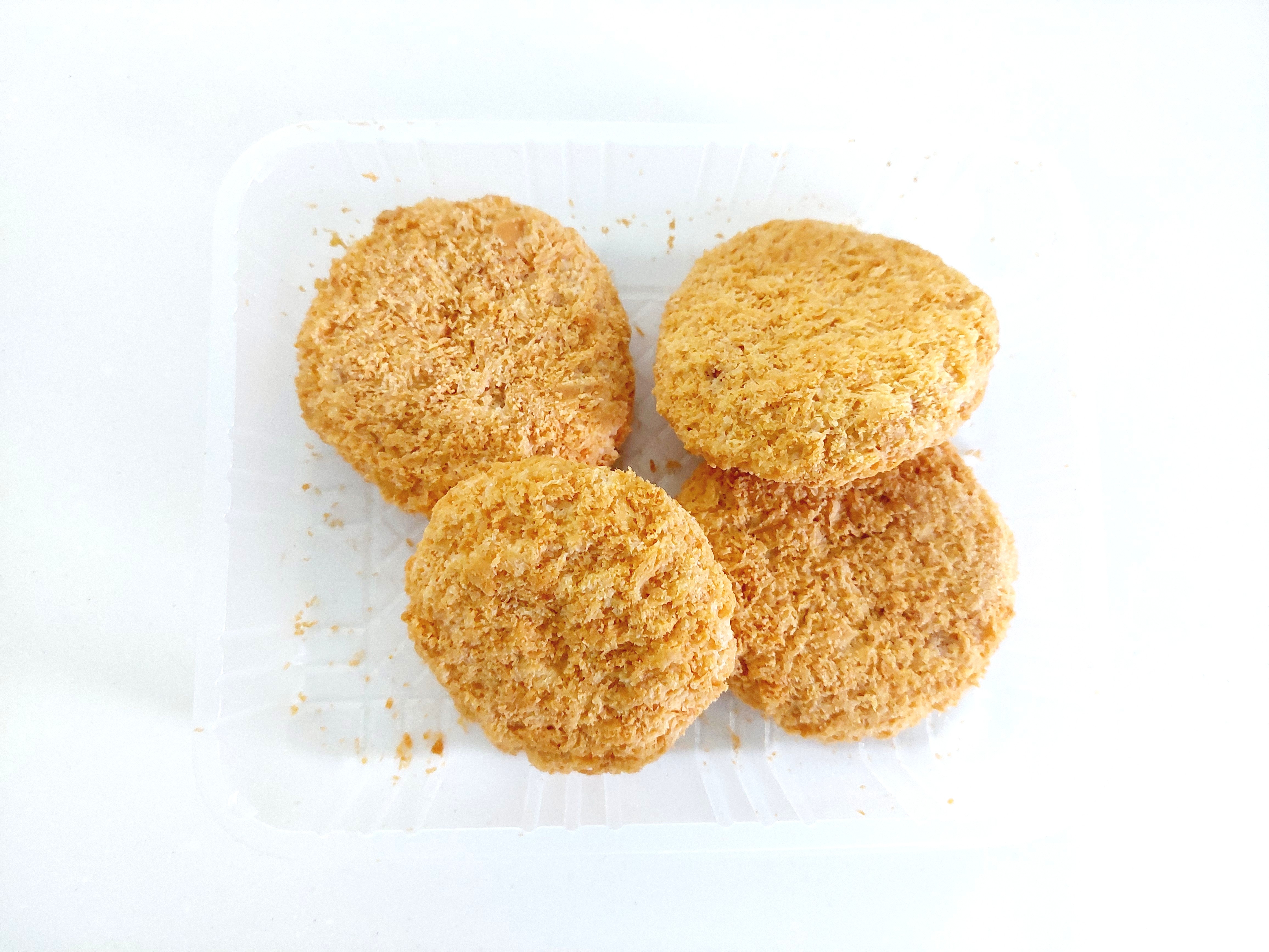 コープ「レンジでタルタルソース入り国産サーモンメンチカツ」4個入り