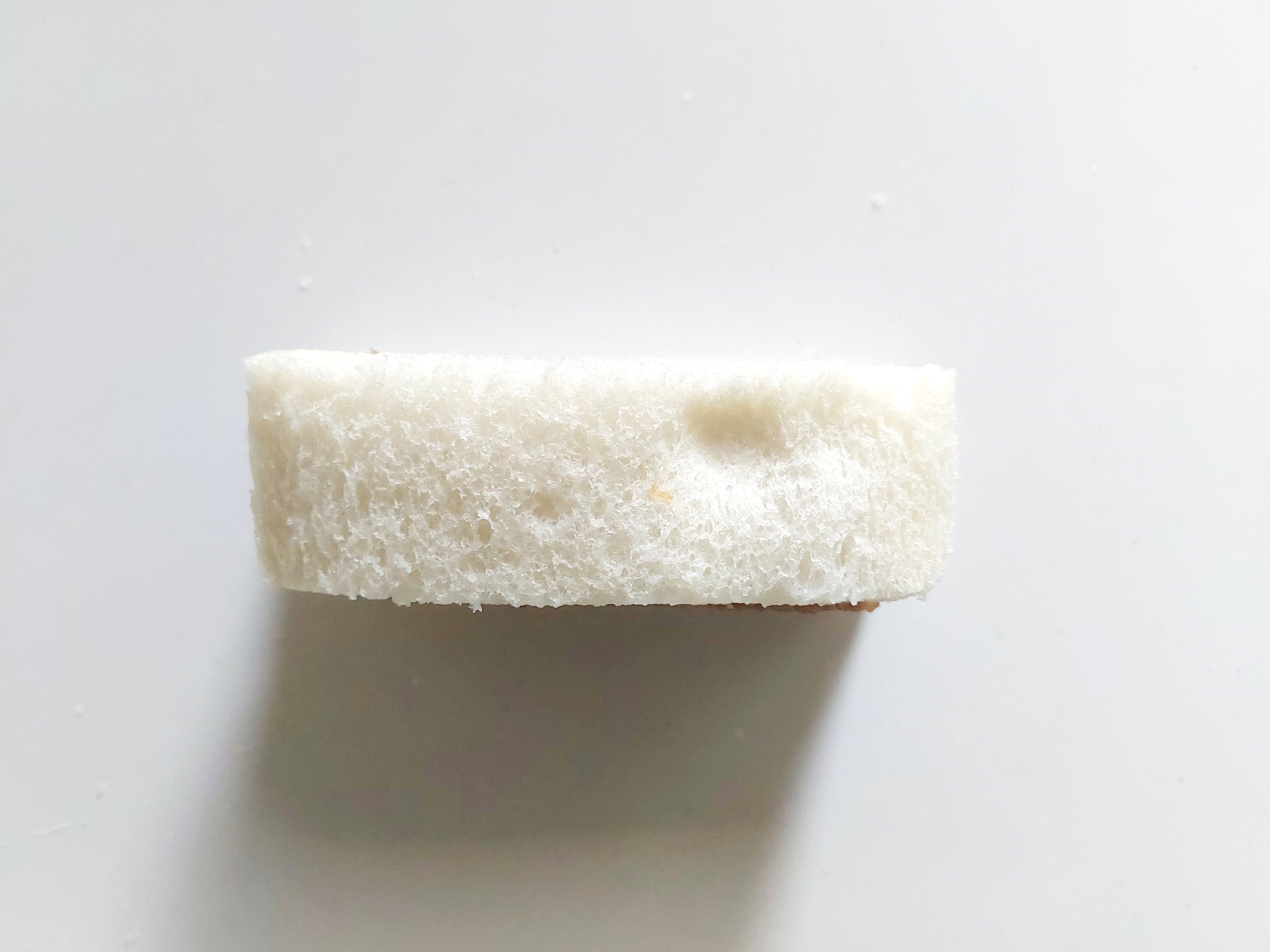 コープ「甘辛チキン南蛮カツサンド」手跡がつくほど柔らかいパン