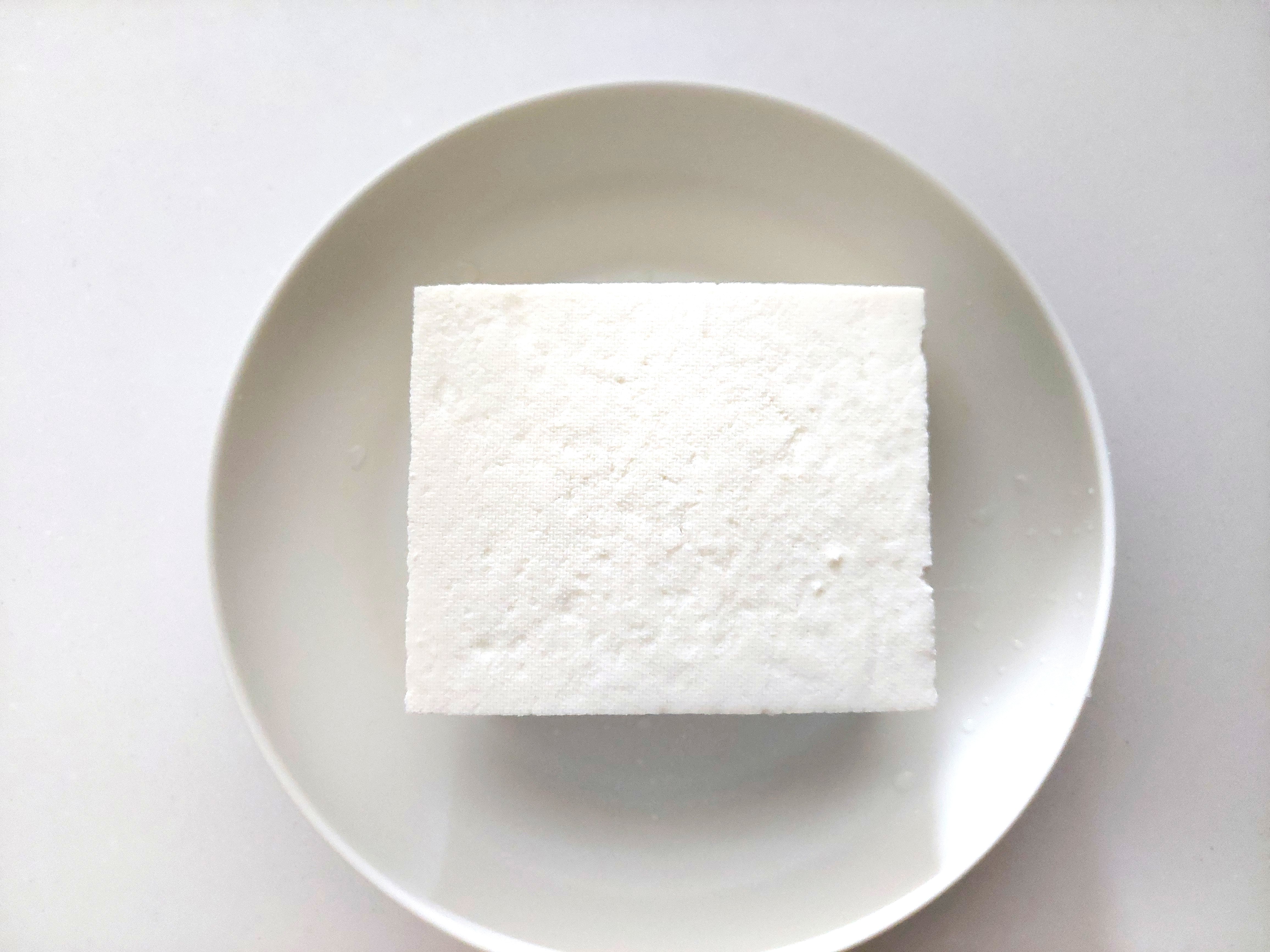 コープ「国産大豆木綿豆腐」中身の画像