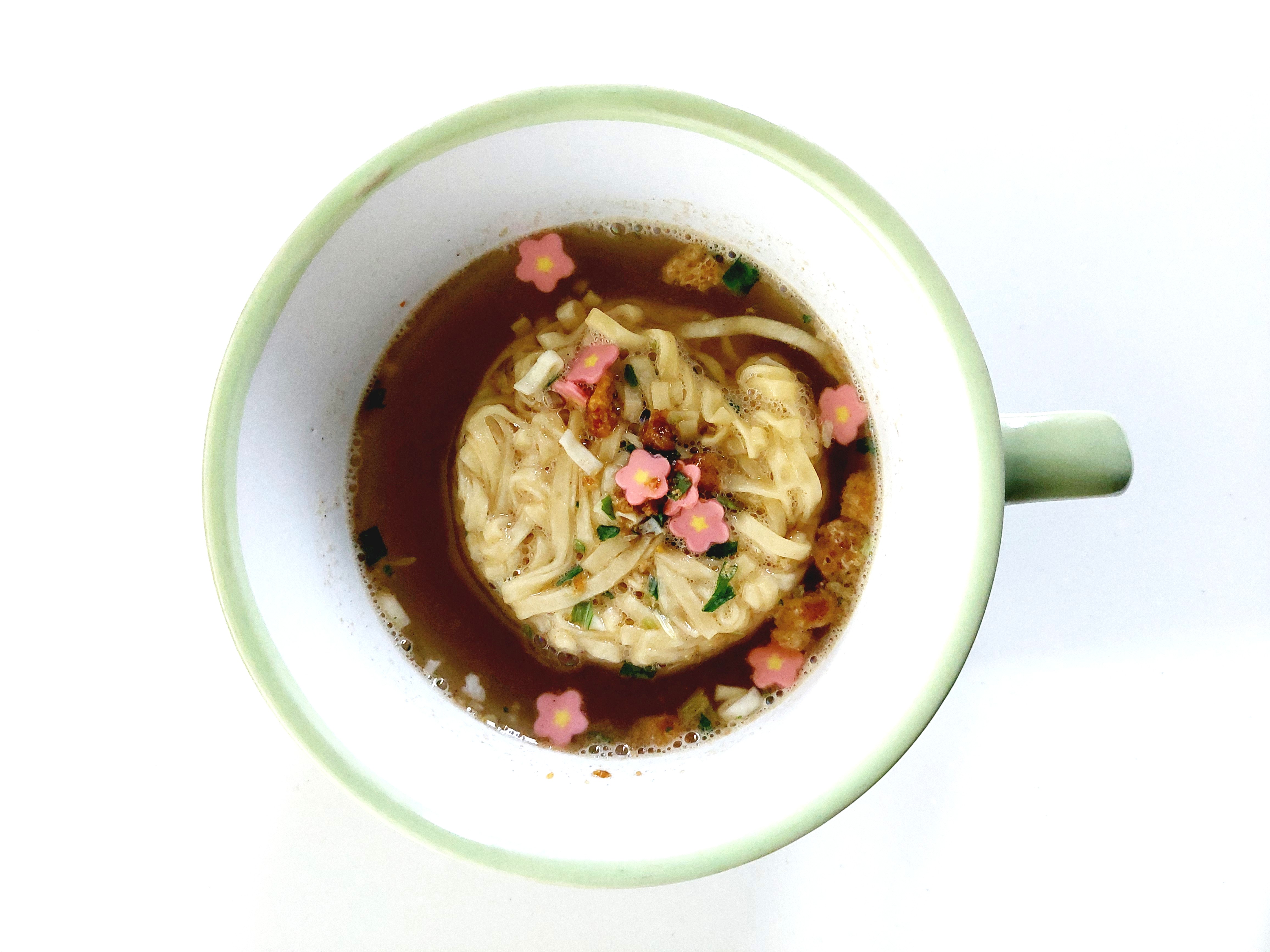 コープ「ちょっとがうれしいミニうどん」お湯を入れて待つ