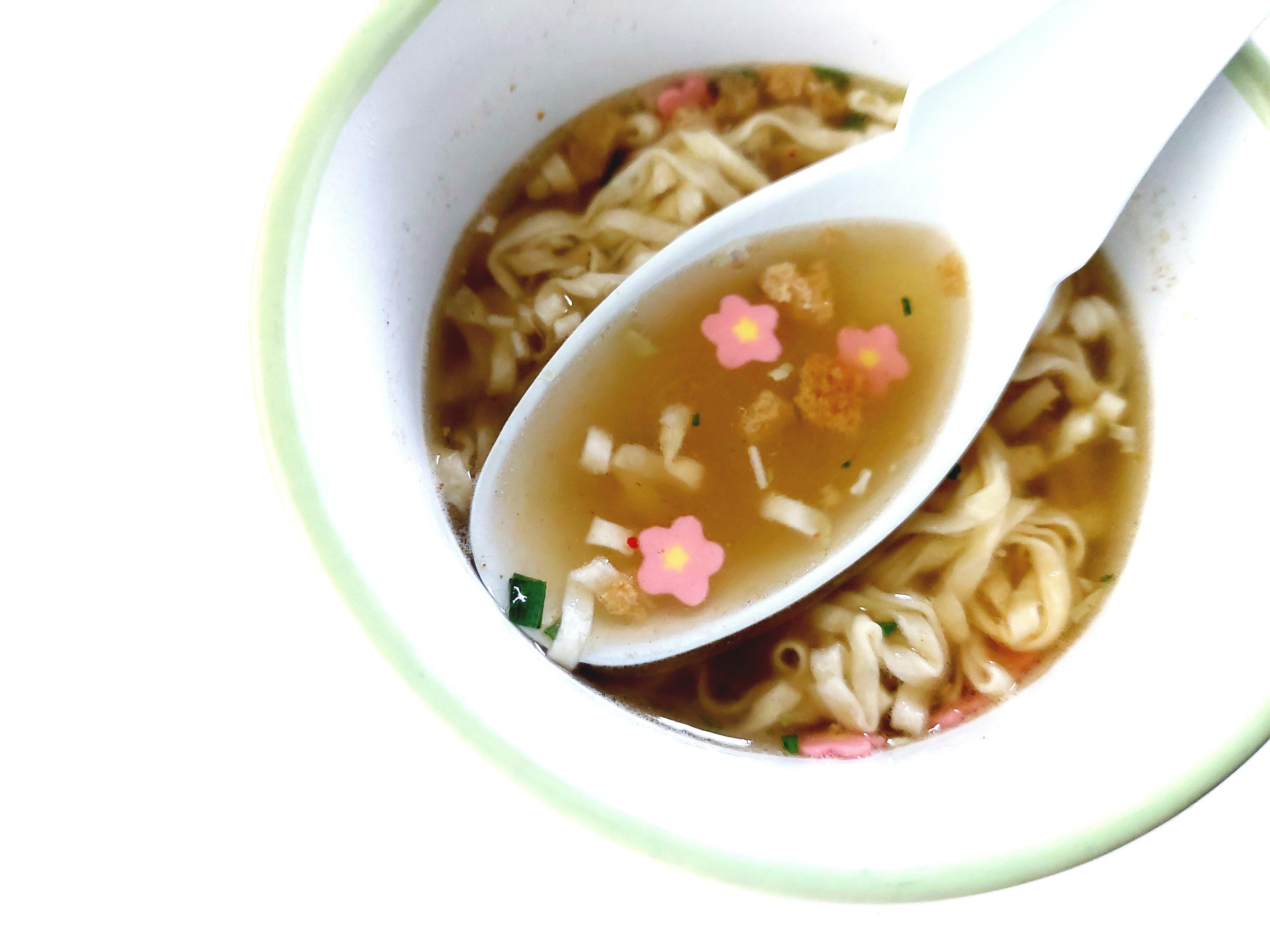 コープ「ちょっとがうれしいミニうどん」スープ