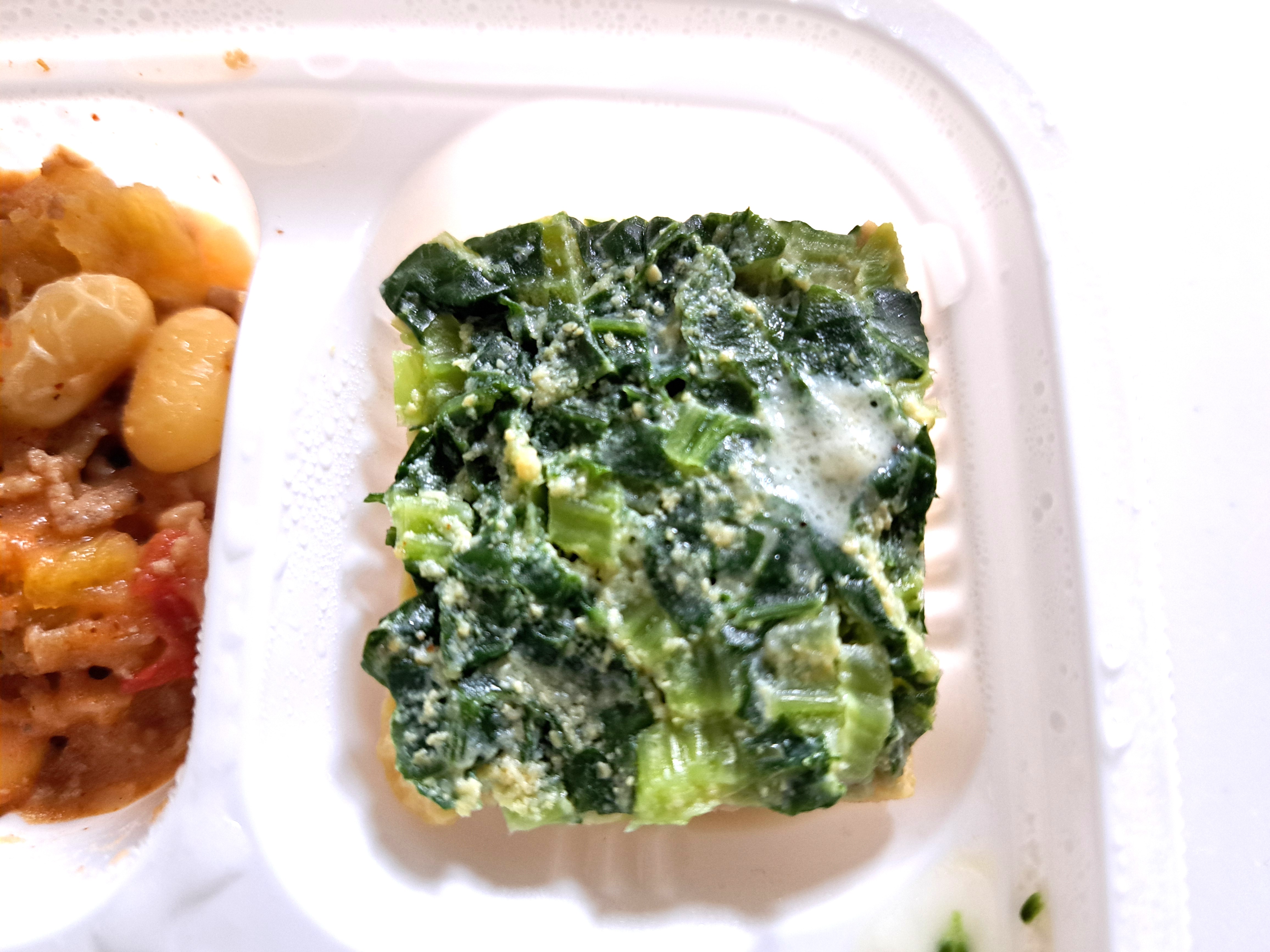 モグモデリ「カレイと野菜のまろやかクリーム煮」小松菜とそぼろの卵焼き