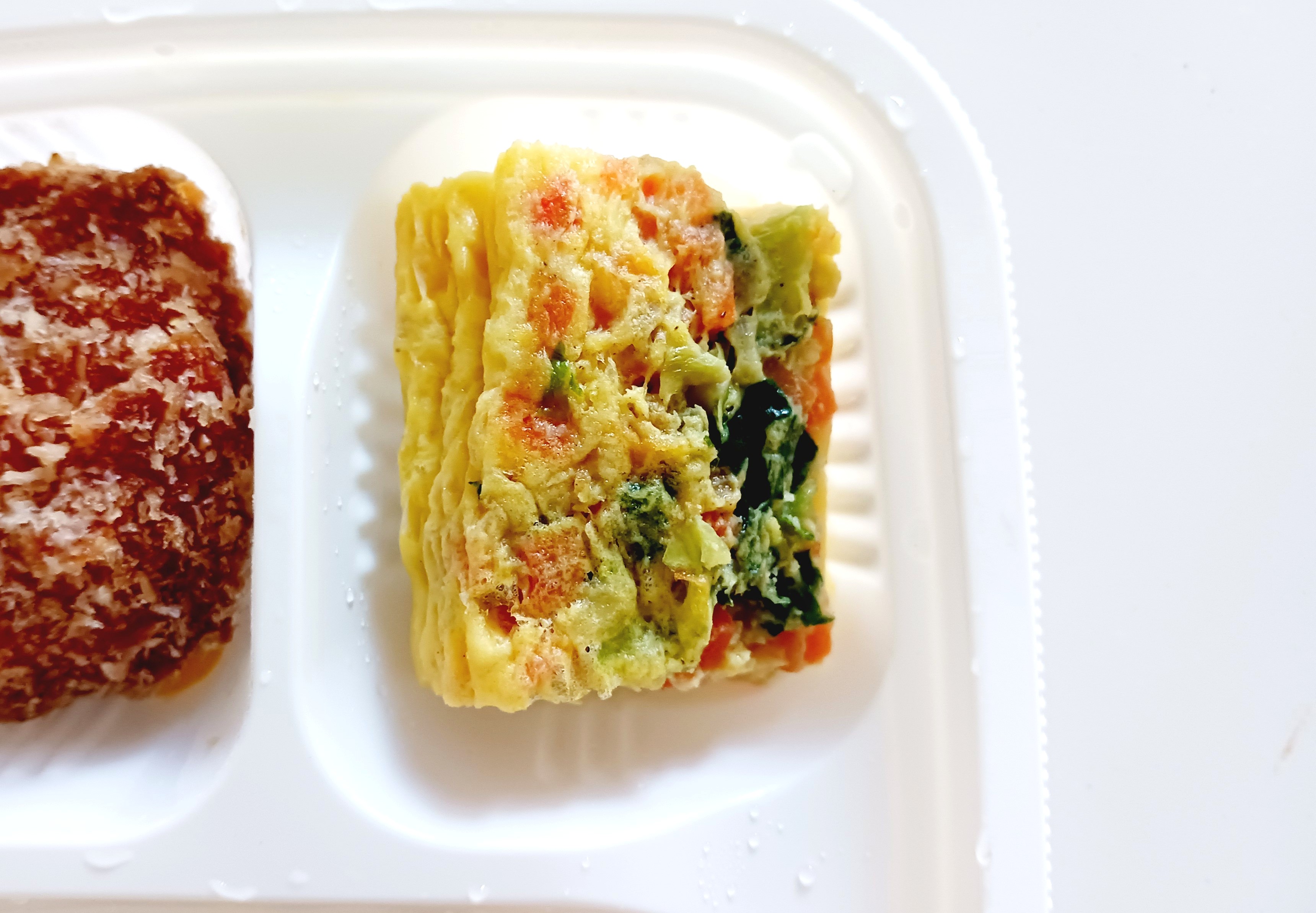 モグモデリ「鶏肉のピザ風グリルピザ風グリル」たっぷり野菜のオムレツ