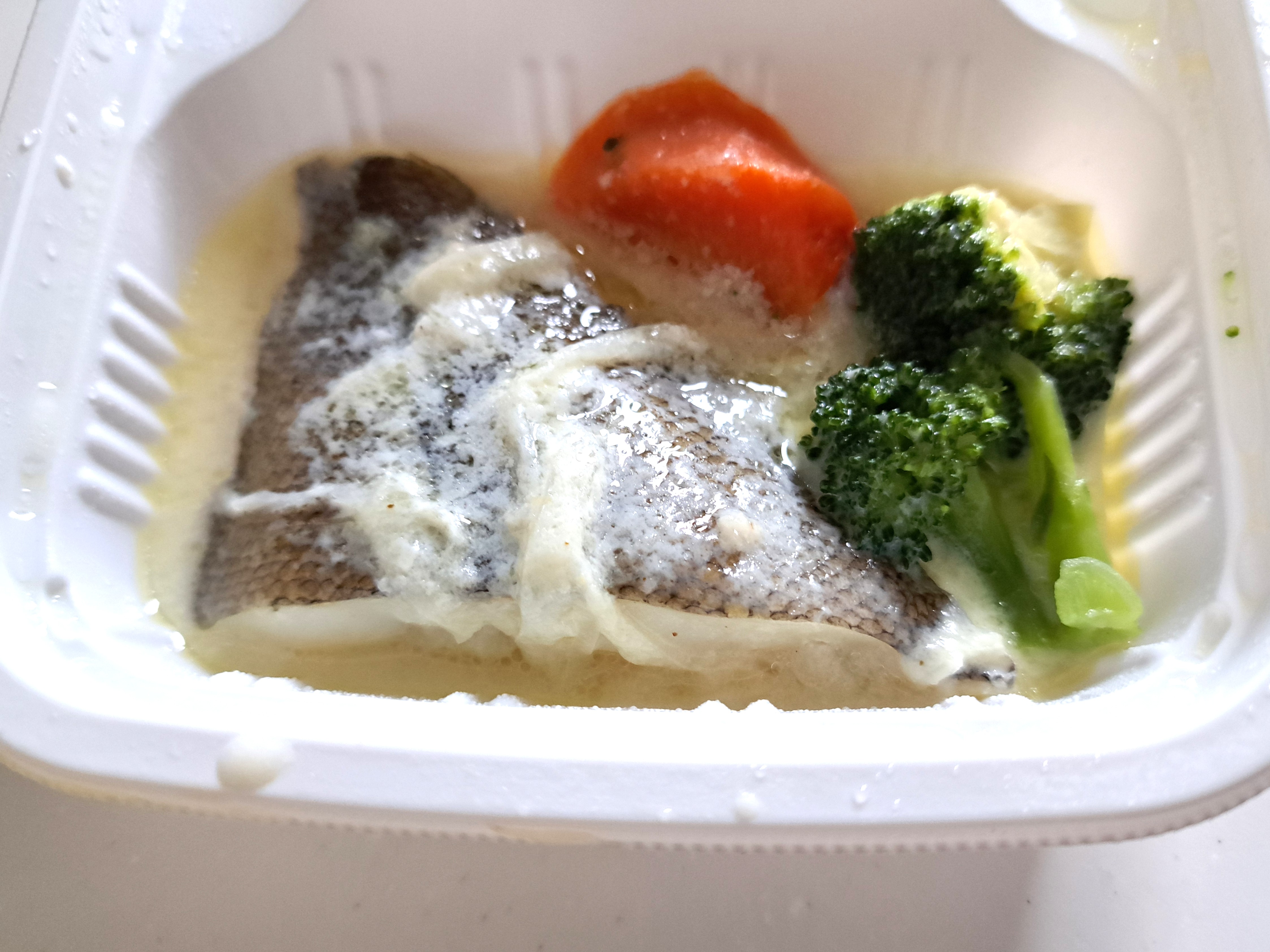 モグモデリ「カレイと野菜のまろやかクリーム煮」付け合わせあり