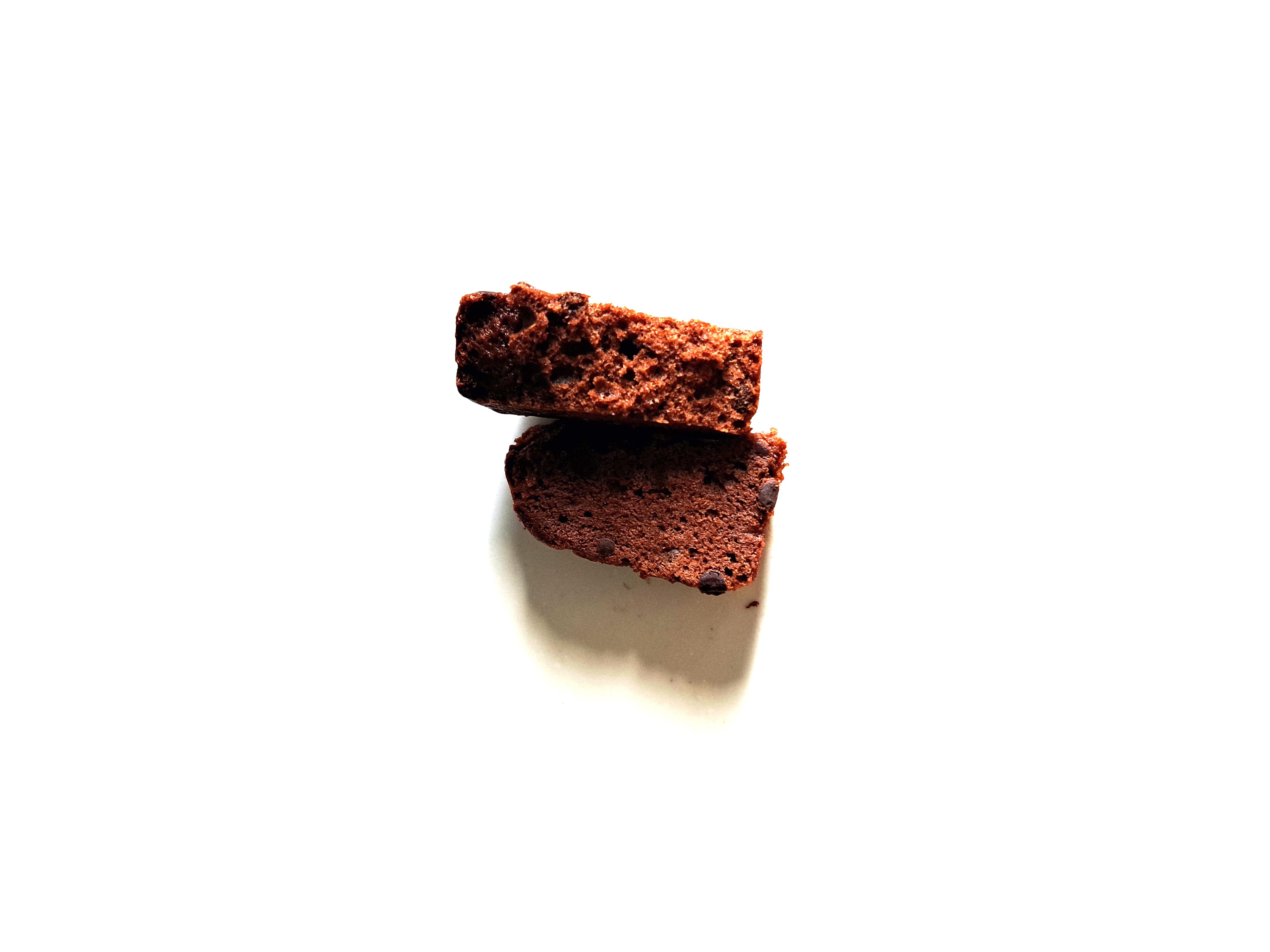 コープ「カカオを味わう濃厚チョコレートケーキ」半分に割ってみた