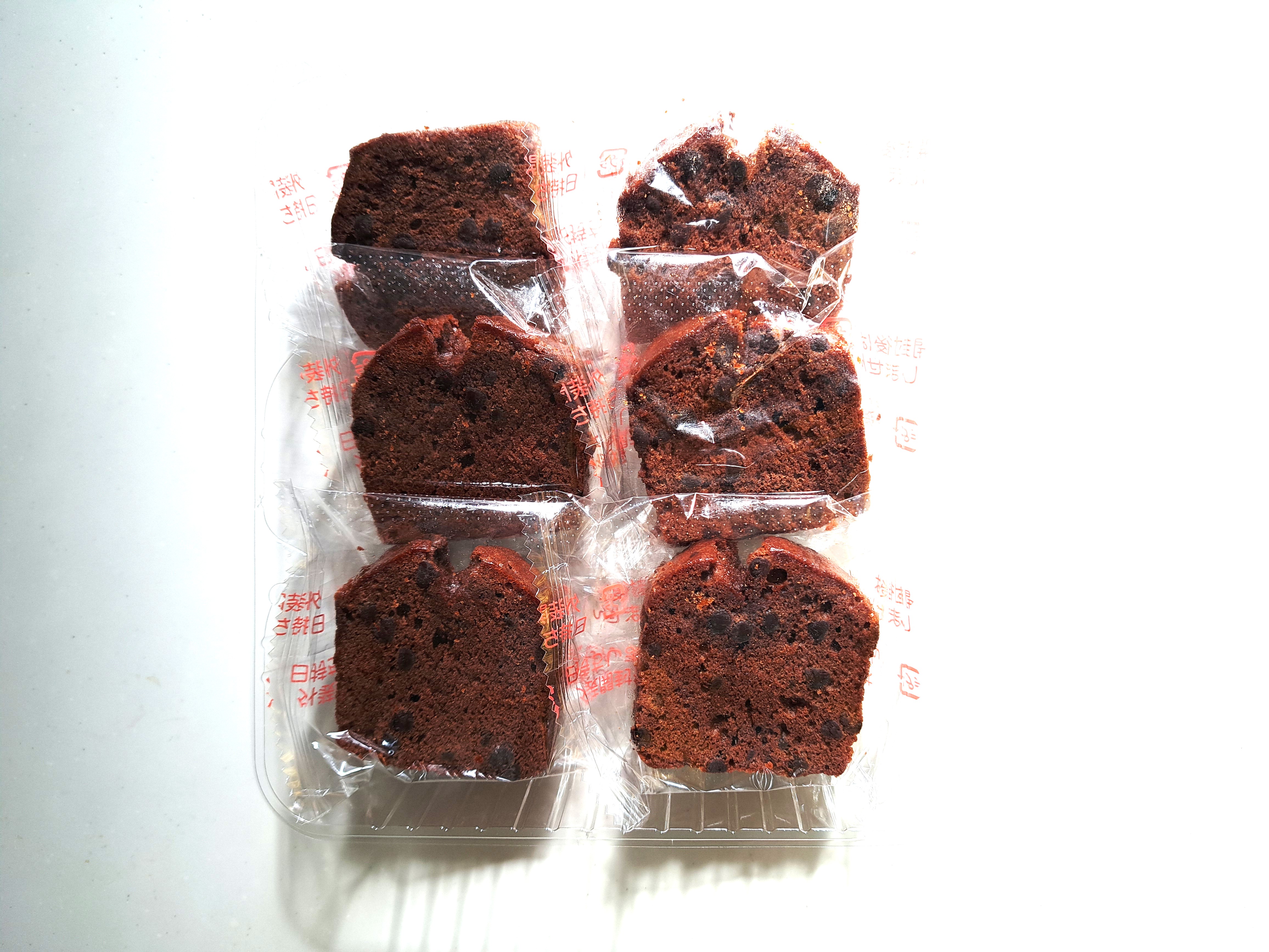 コープ「カカオを味わう濃厚チョコレートケーキ」6個入り